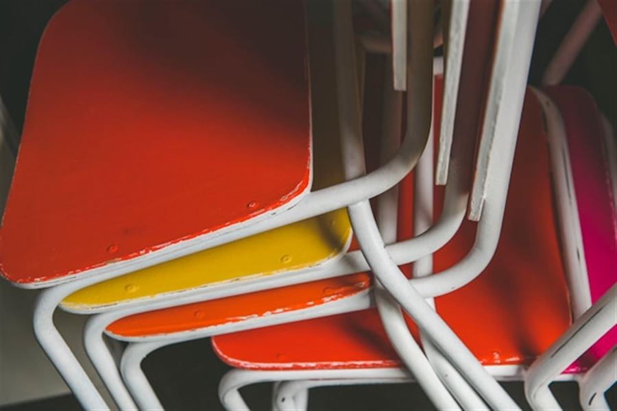 Valg af stole til institutioner: skab komfort og funktionel design